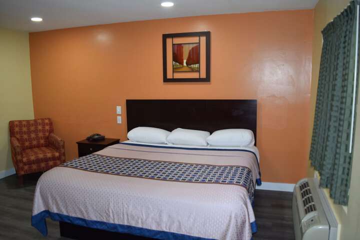 1 Queen Bed (50 of 55)