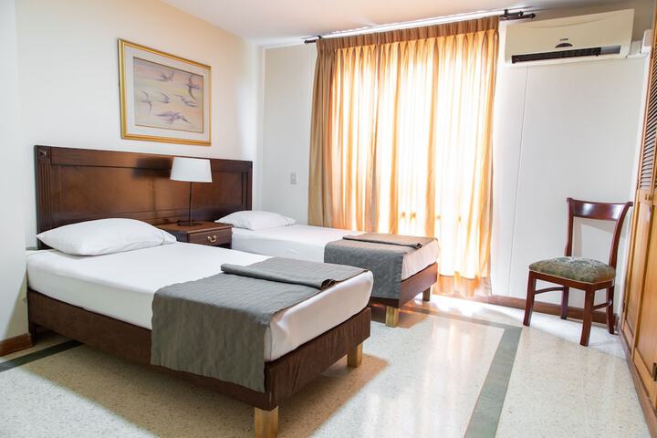 Room 10 of 106