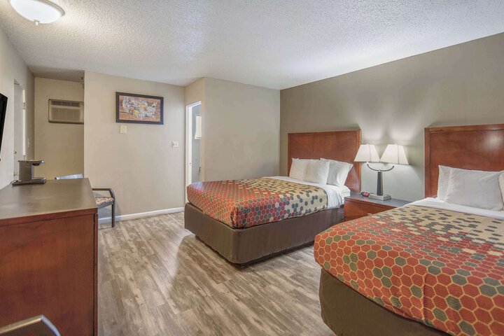Room 13 of 27