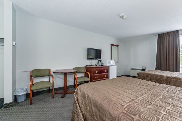 Honeymoon Single Room 1 Queen Bed No Windows (25 of 27)