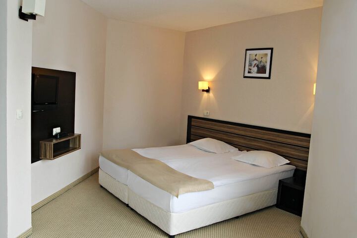Room 28 of 89