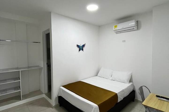 Room 4 of 6