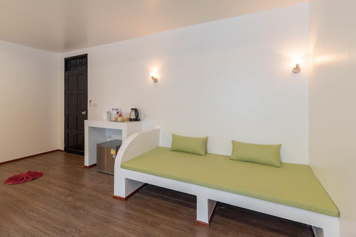 Room 27 of 169