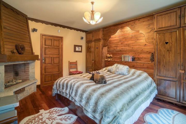 Room 3 of 47