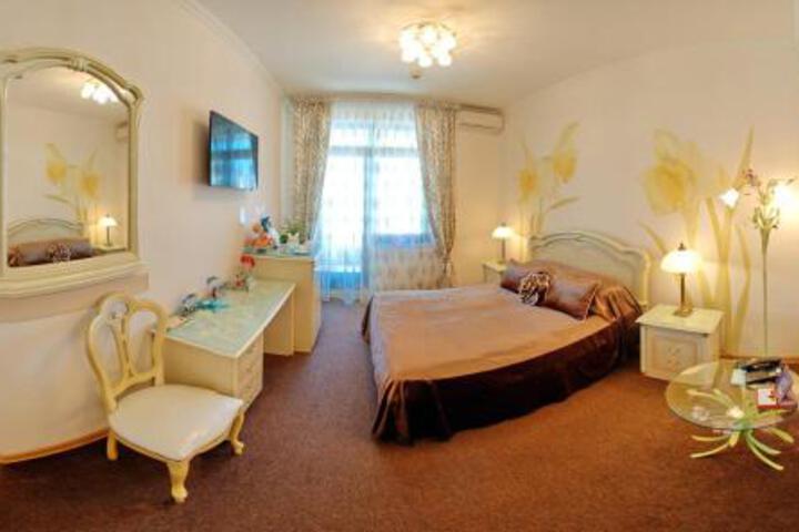 Room 37 of 42