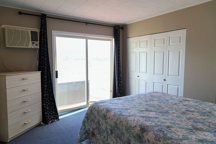 Room 42 of 176