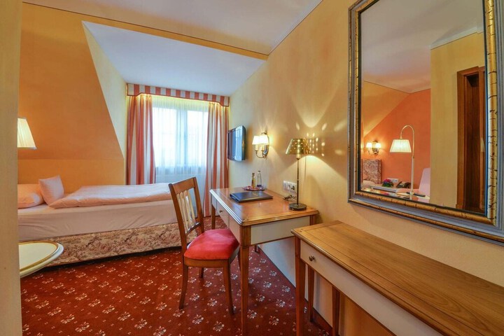 Room 6 of 78