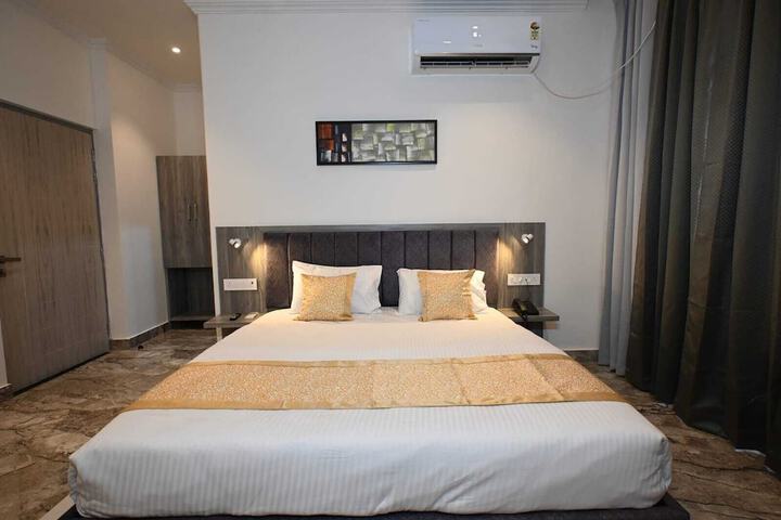 Room 7 of 62