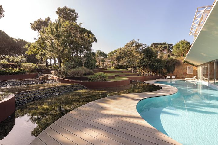 Pool 106 of 220