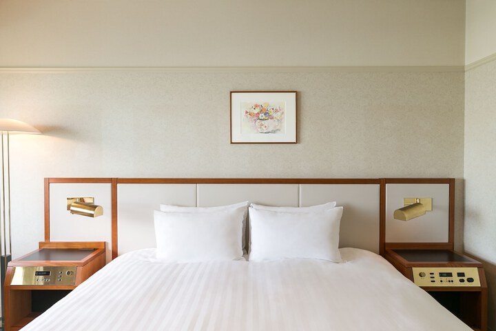Room 10 of 102