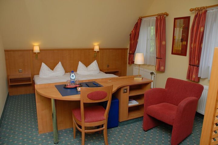 Room 8 of 34