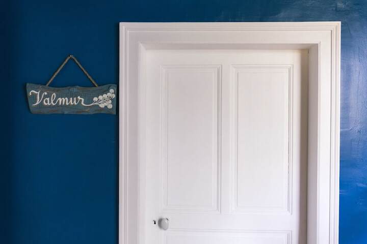 Room 33 of 83
