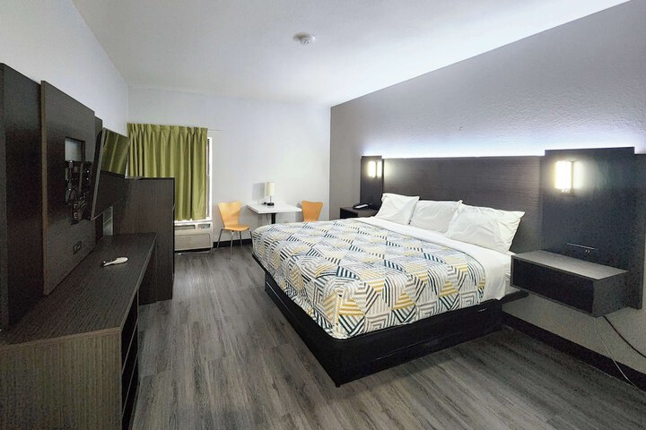 Room 15 of 49