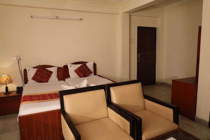 Room 15 of 33
