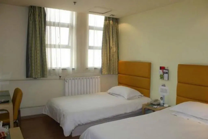 Room 6 of 11