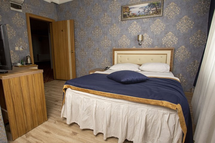 Room 9 of 33