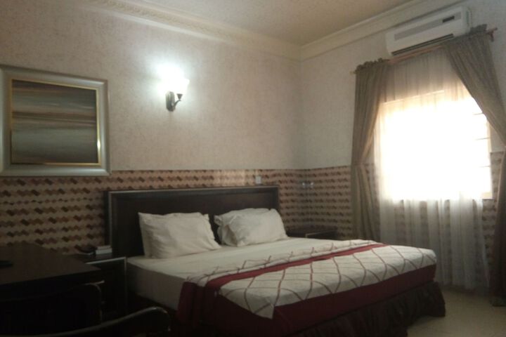 Room 4 of 24