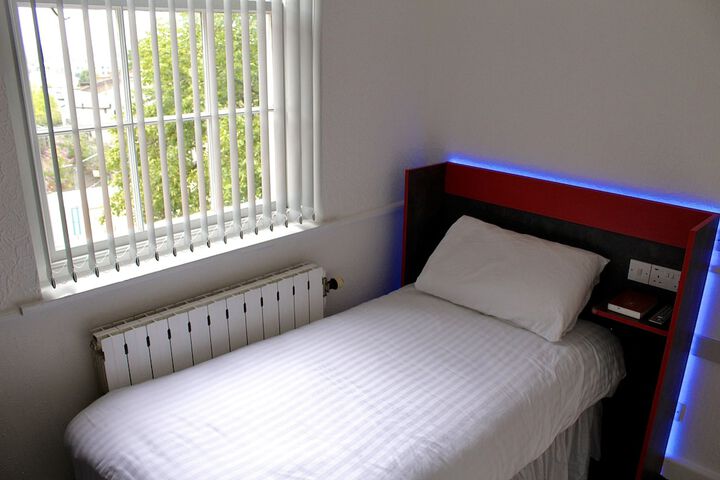 Room 9 of 40
