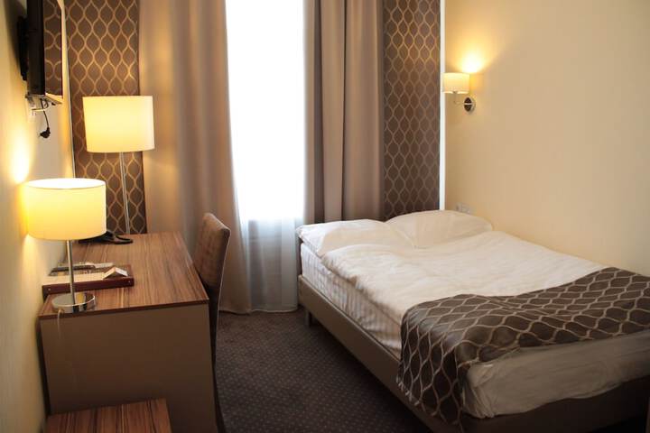 Room 3 of 75
