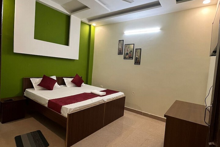 Room 12 of 14