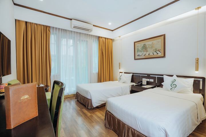 Room 10 of 100