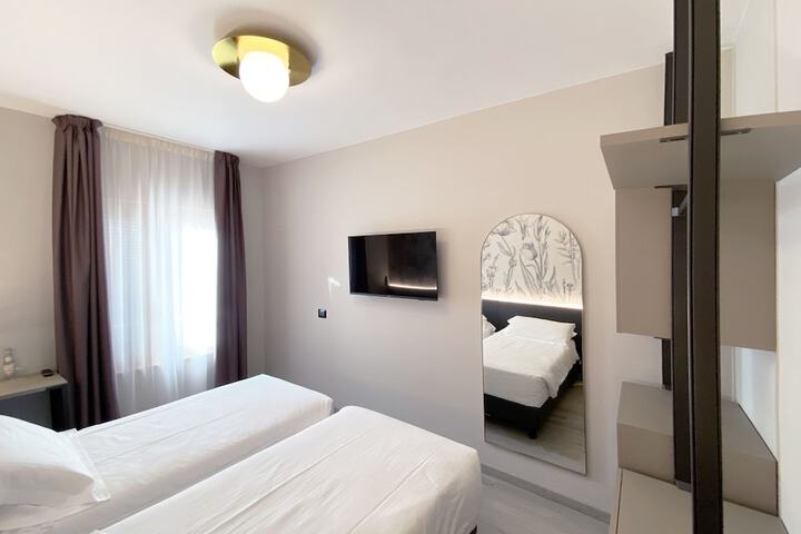 Room 32 of 63