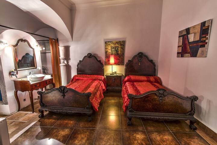 Room 3 of 38