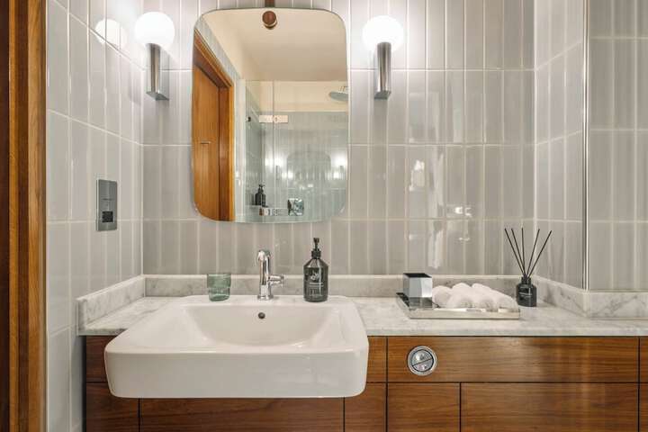 Room 47 of 66
