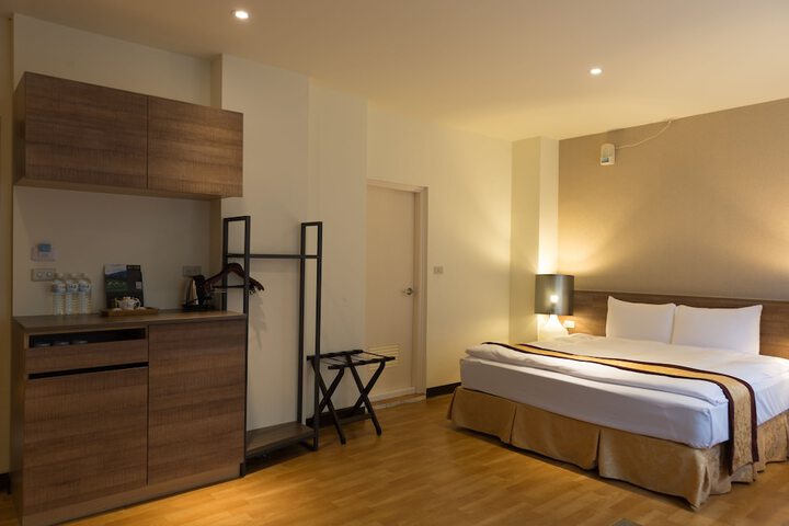 Room 11 of 37