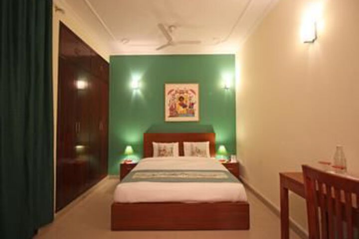 Room 13 of 27