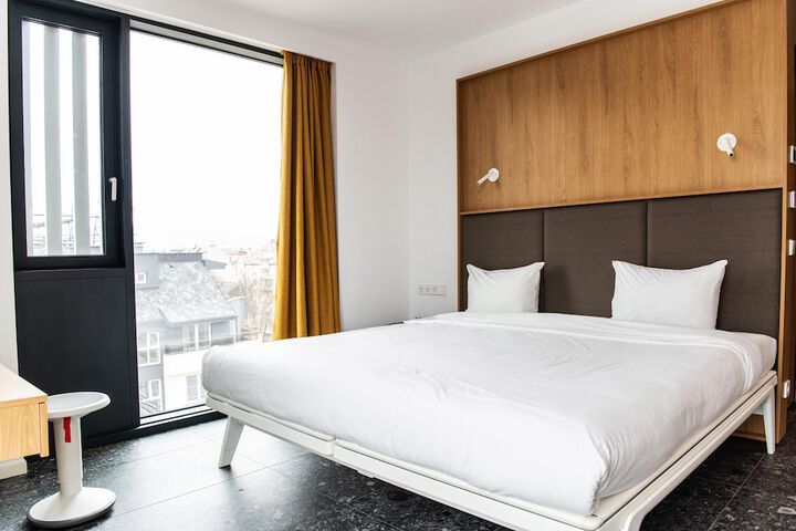Room 45 of 114