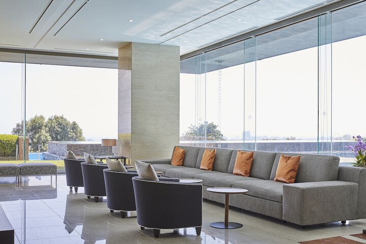 Entrance & Lobby