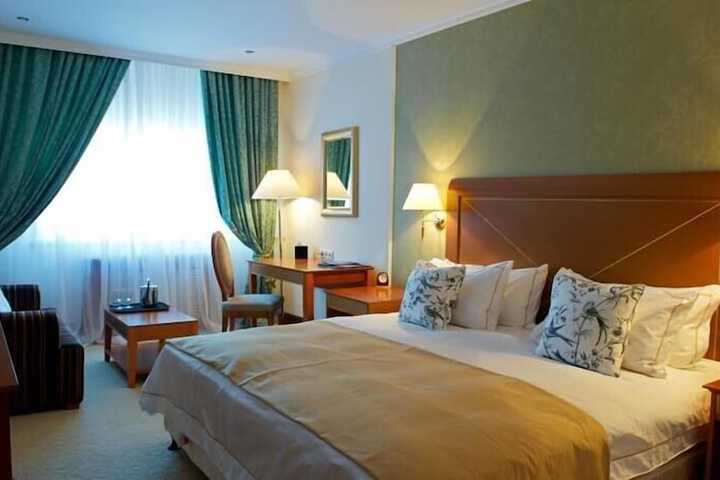 Room 9 of 44