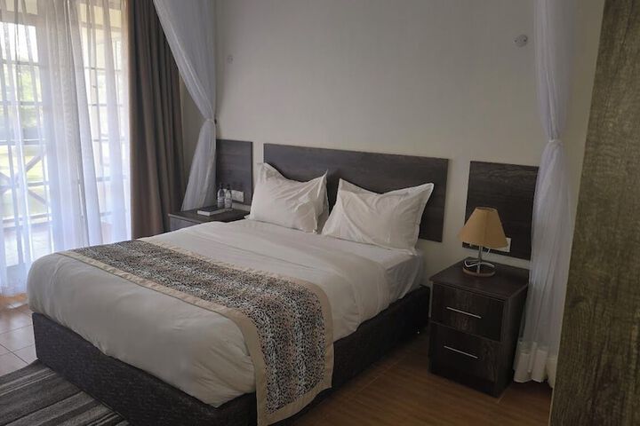 Room 4 of 76