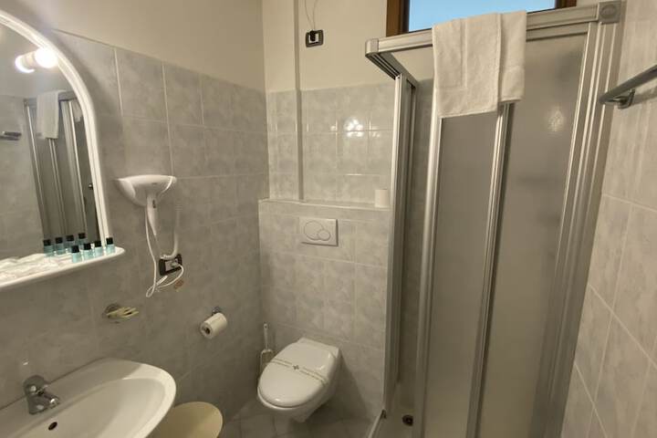 Room 90 of 148