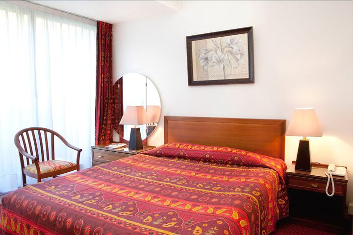 Room 10 of 22