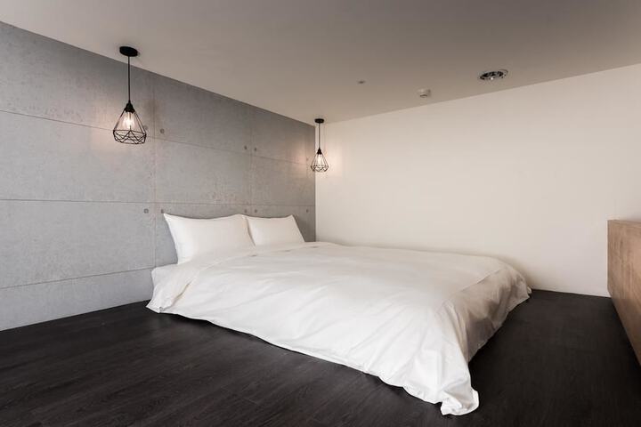 Room 12 of 50