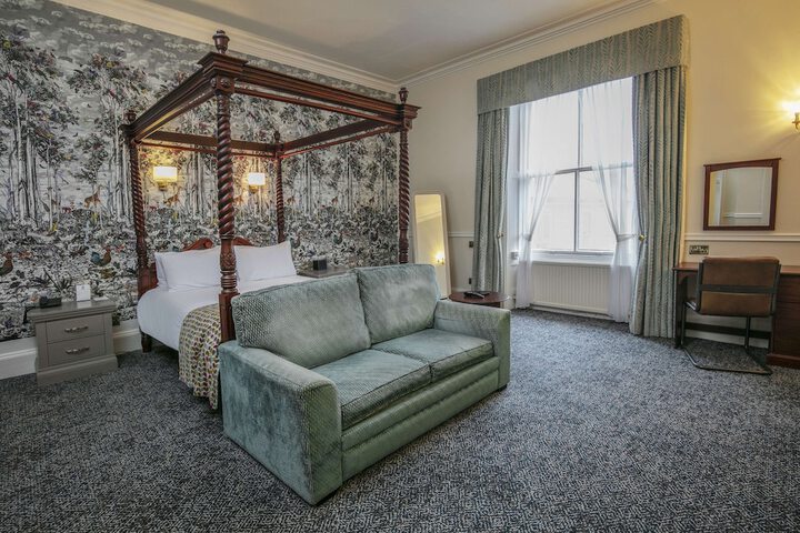Room 33 of 64
