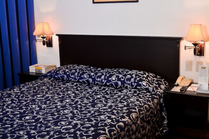 Room 6 of 105