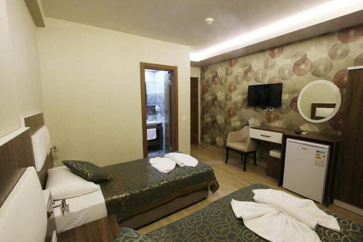 Room 5 of 32