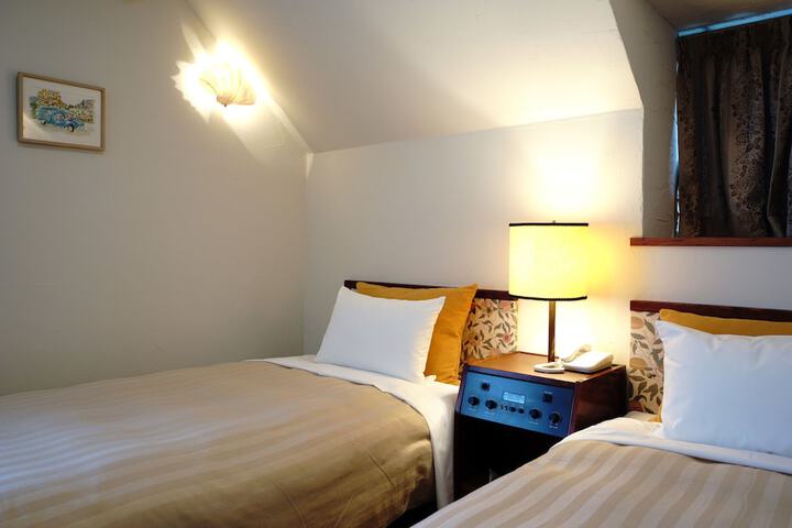 Room 8 of 31
