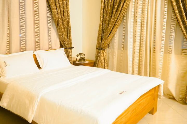 Room 10 of 37