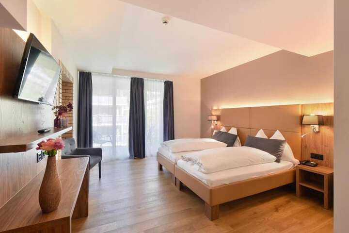 Room 34 of 103