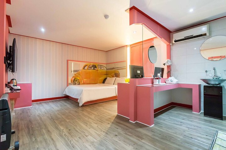 Room 19 of 54
