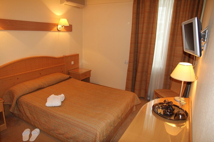 Room 7 of 37