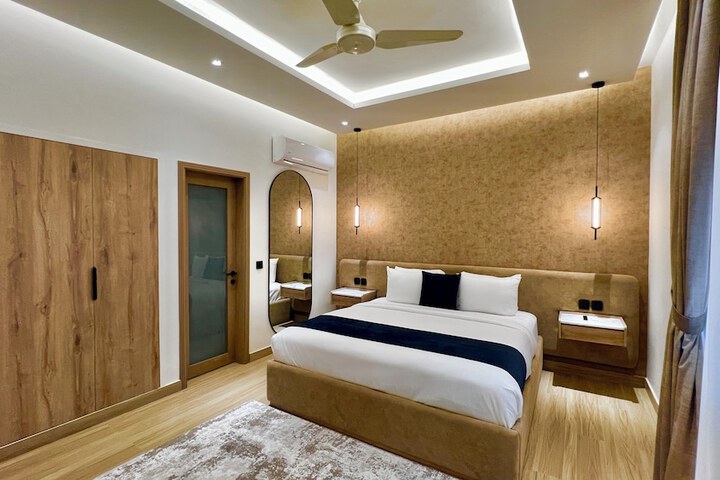 Room 10 of 27