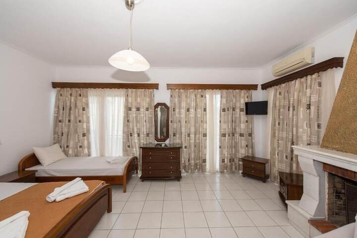 Room 5 of 20