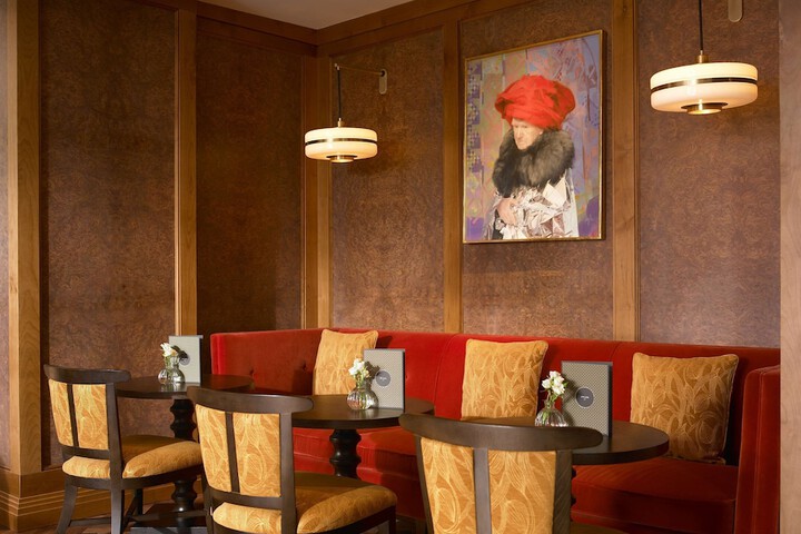 Lounge 51 of 63