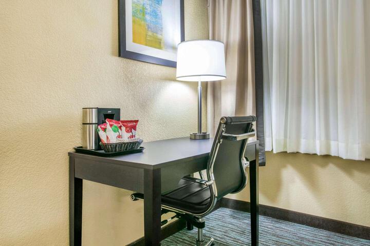 2 Double Beds (10 of 12)