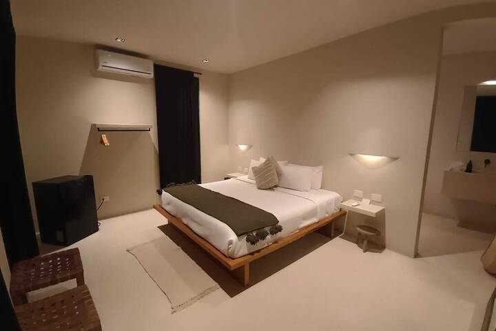 Room 9 of 79
